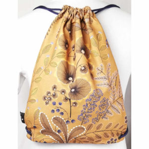 sac a dos toile motif fleurs japonais moutarde or jaune bleu sac a bretelles cordon fait main en france vegan